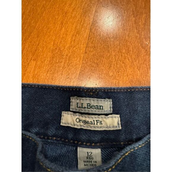 Woman’s L.L bean original fit jeans - Picture 3 of 4